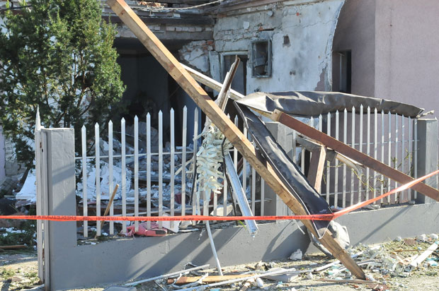 Старици разнели кућу динамитом!